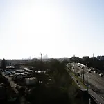 W Design Apartment With Balcony & Free Parking