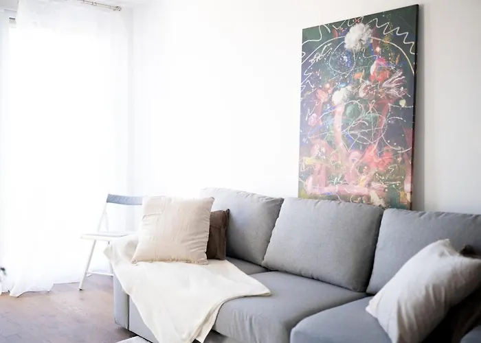 W Design Apartment With Balcony & Free Parking
