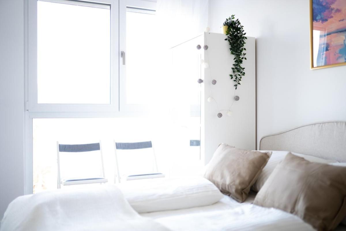 W Design With Balcony & Free Parking *