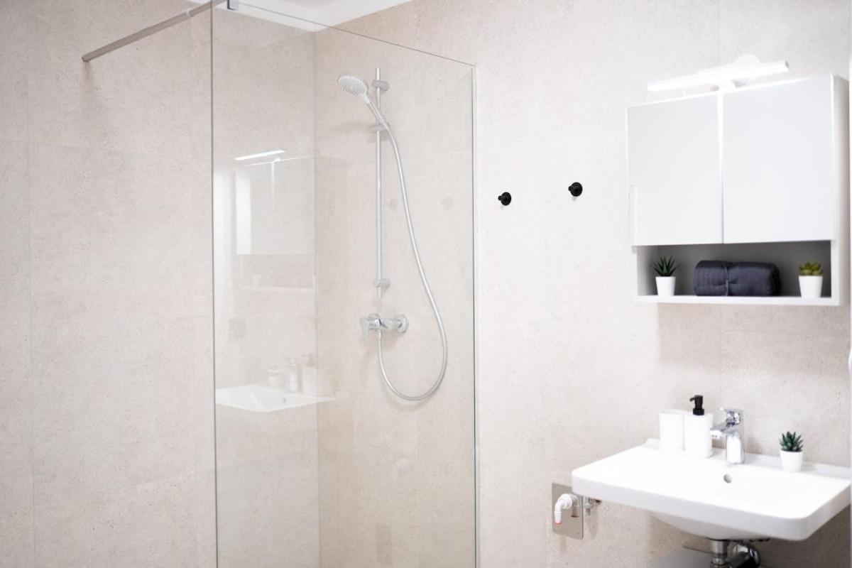 W Design With Balcony & Free Parking Apartment *