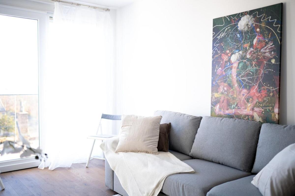 Apartment W Design With Balcony & Free Parking *