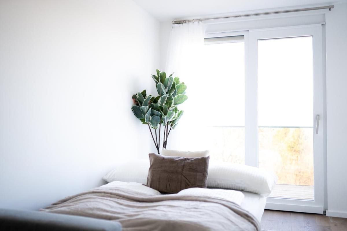 W Design With Balcony & Free Parking